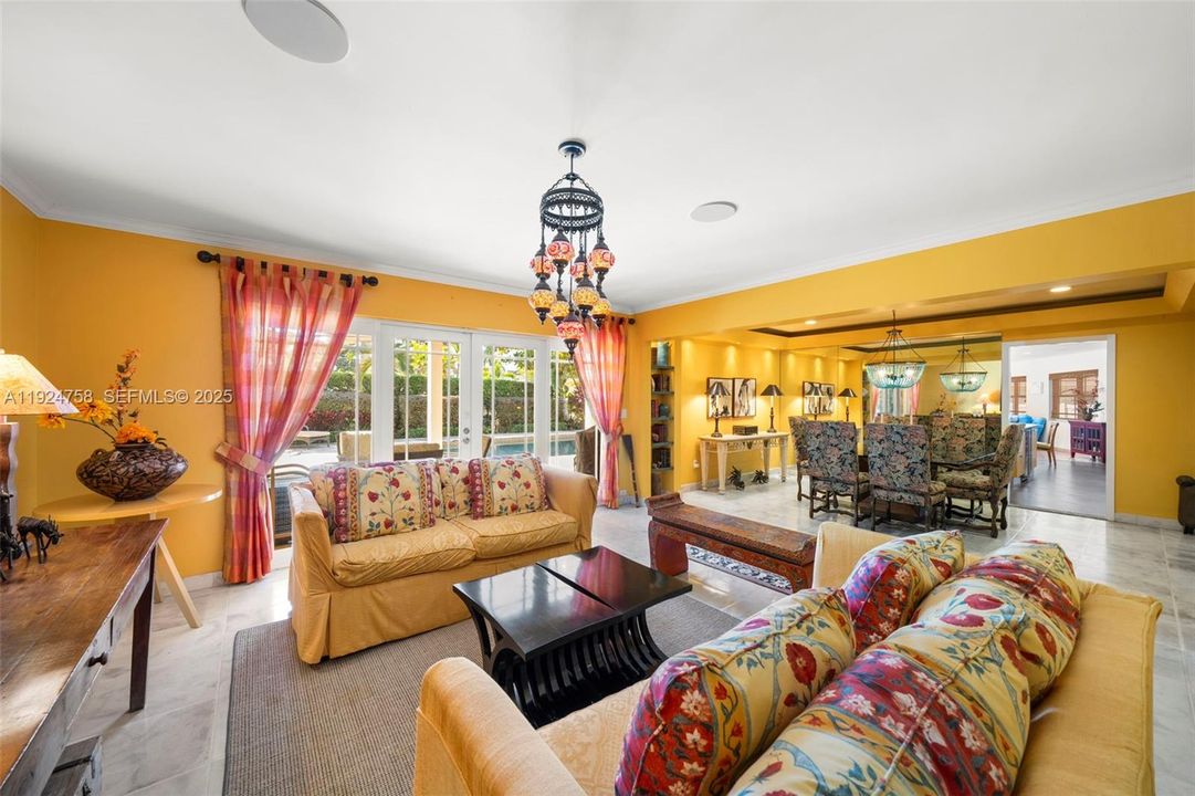 En Venta: $1,995,000 (4 camas, 3 baños, 3379 Pies cuadrados)