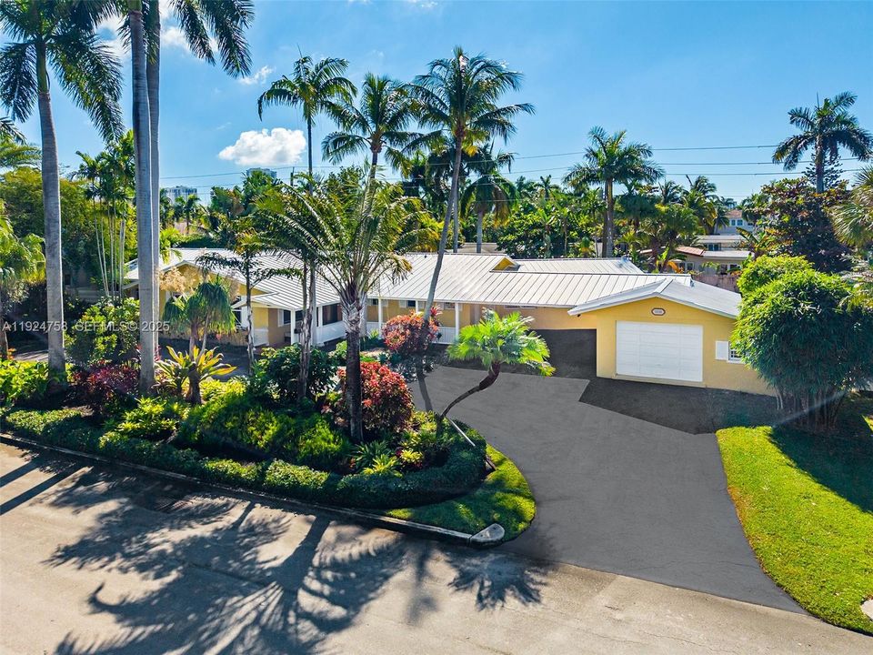 En Venta: $1,995,000 (4 camas, 3 baños, 3379 Pies cuadrados)