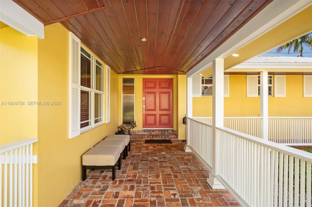 En Venta: $1,995,000 (4 camas, 3 baños, 3379 Pies cuadrados)