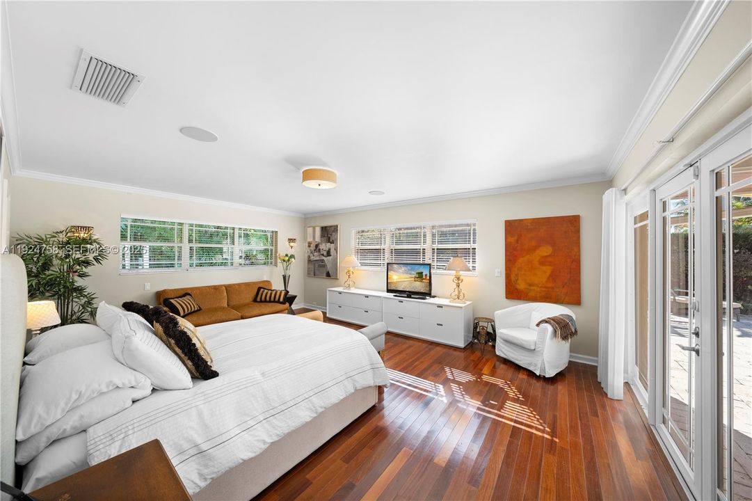 En Venta: $1,995,000 (4 camas, 3 baños, 3379 Pies cuadrados)