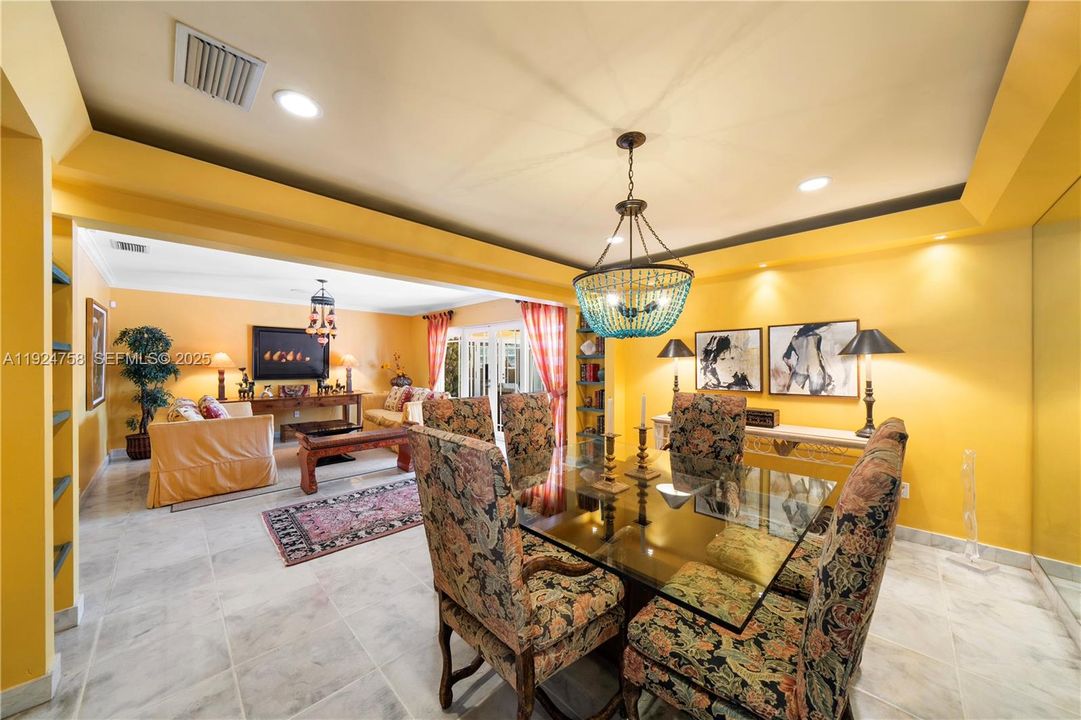 En Venta: $1,995,000 (4 camas, 3 baños, 3379 Pies cuadrados)