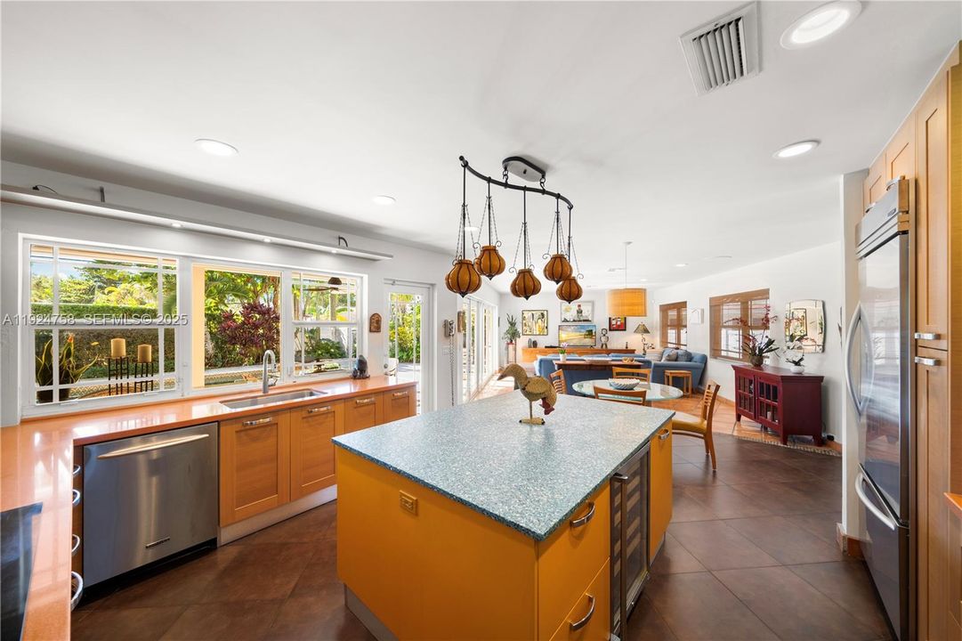 En Venta: $1,995,000 (4 camas, 3 baños, 3379 Pies cuadrados)