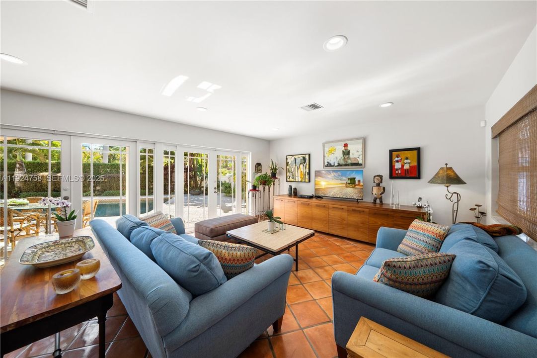 En Venta: $1,995,000 (4 camas, 3 baños, 3379 Pies cuadrados)