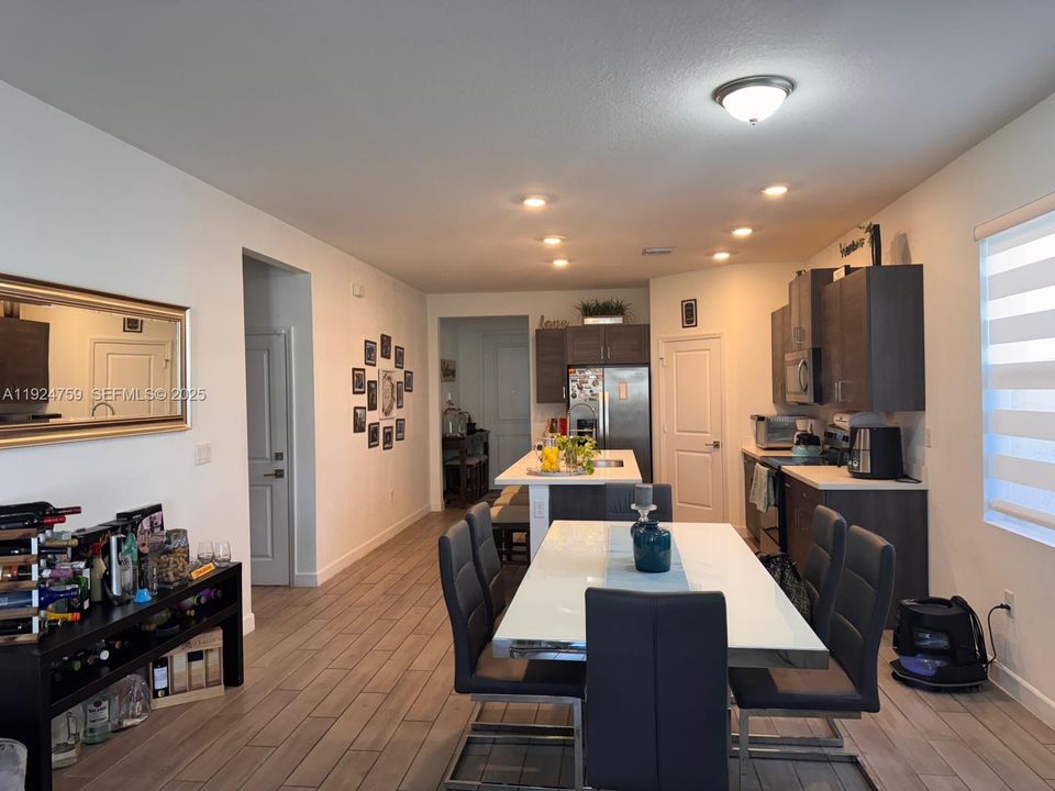 For Rent: $3,700 (4 beds, 2 baths, 2944 Square Feet)