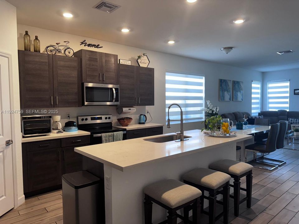 For Rent: $3,700 (4 beds, 2 baths, 2944 Square Feet)