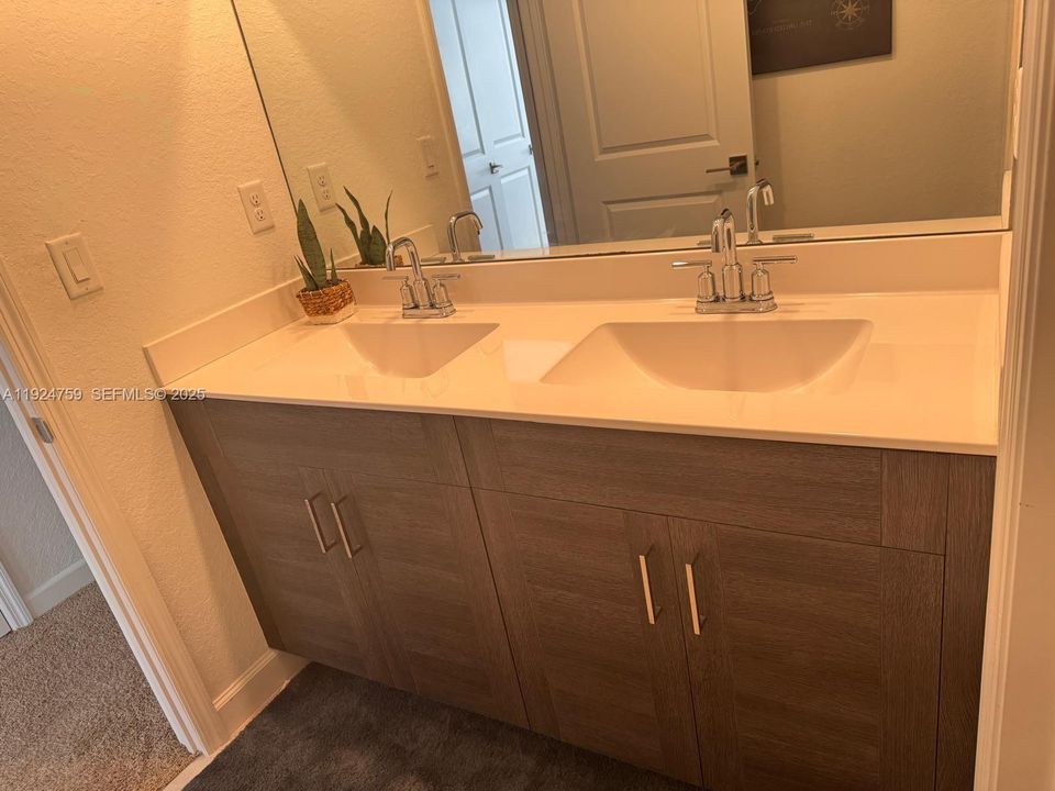 For Rent: $3,700 (4 beds, 2 baths, 2944 Square Feet)