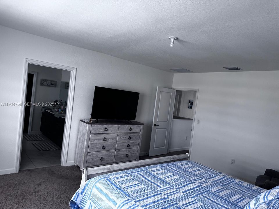 For Rent: $3,700 (4 beds, 2 baths, 2944 Square Feet)