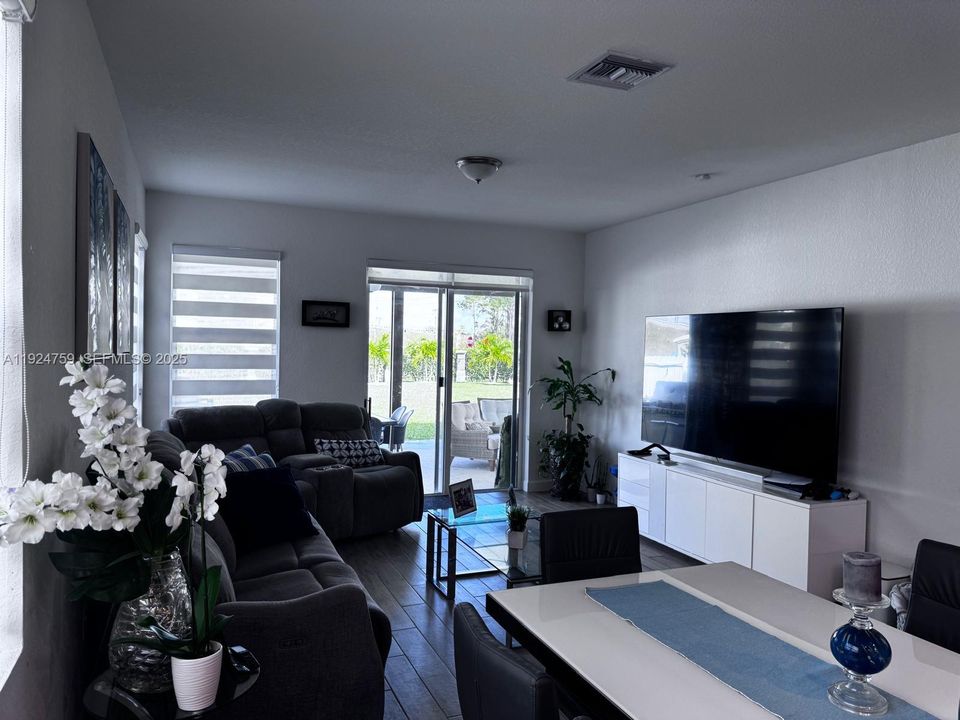 For Rent: $3,700 (4 beds, 2 baths, 2944 Square Feet)