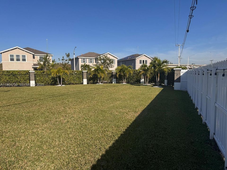 For Rent: $3,700 (4 beds, 2 baths, 2944 Square Feet)