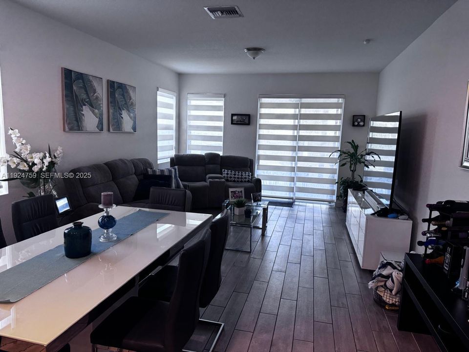 For Rent: $3,700 (4 beds, 2 baths, 2944 Square Feet)