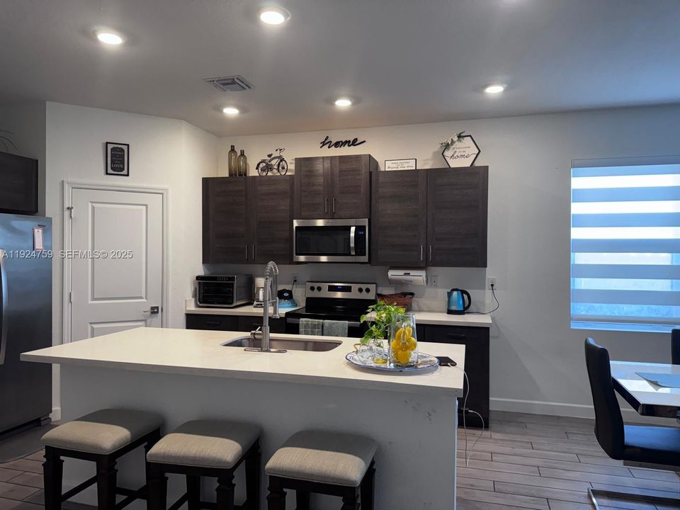 For Rent: $3,700 (4 beds, 2 baths, 2944 Square Feet)