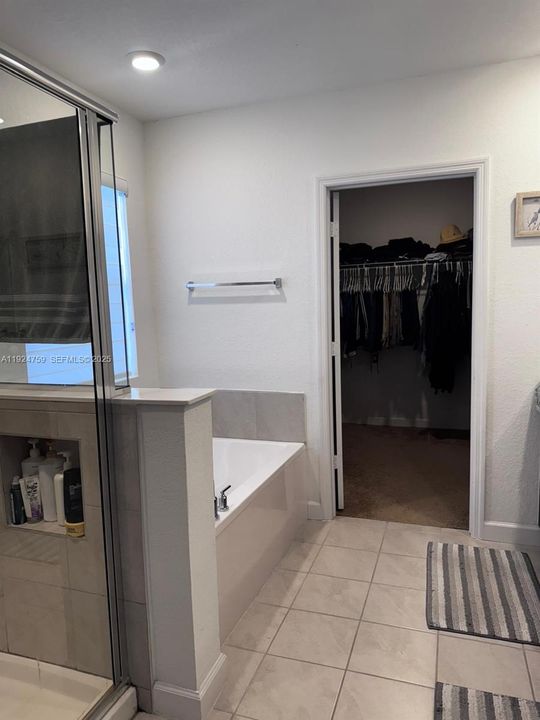 For Rent: $3,700 (4 beds, 2 baths, 2944 Square Feet)