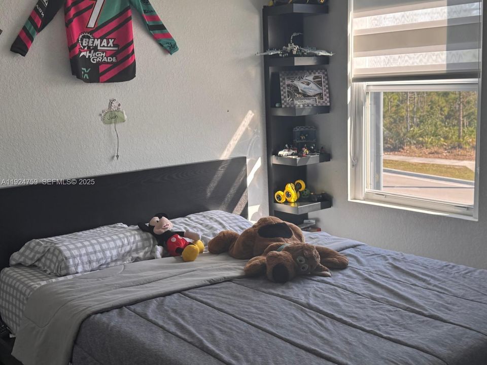 For Rent: $3,700 (4 beds, 2 baths, 2944 Square Feet)