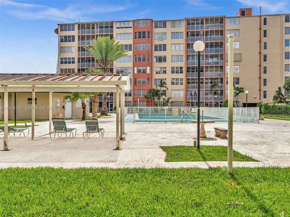 待售: $149,500 (1 贝兹, 1 浴室, 1036 平方英尺)