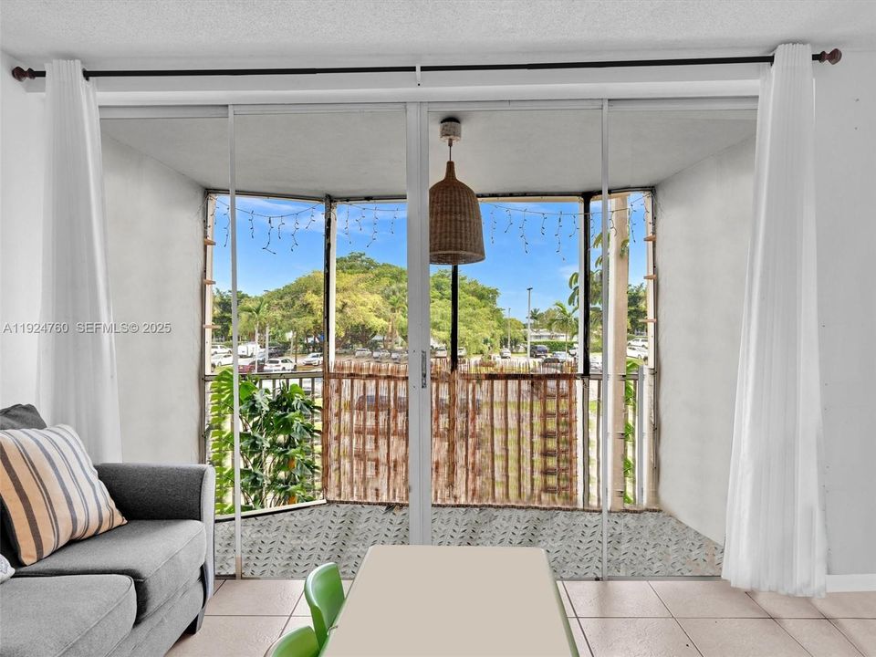 待售: $149,500 (1 贝兹, 1 浴室, 1036 平方英尺)