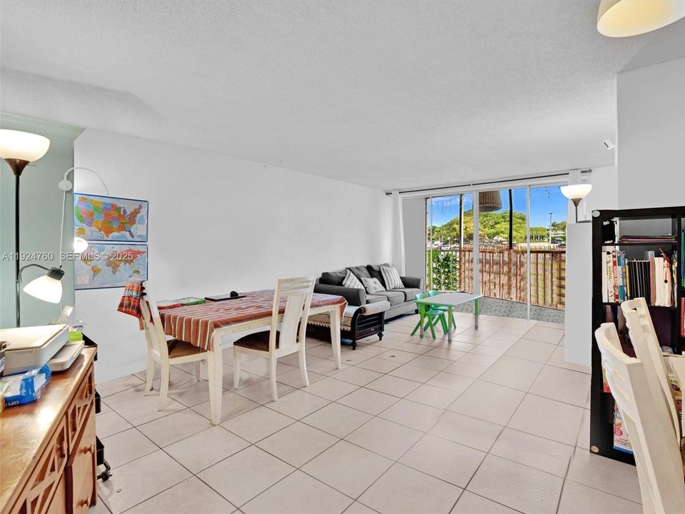 待售: $149,500 (1 贝兹, 1 浴室, 1036 平方英尺)