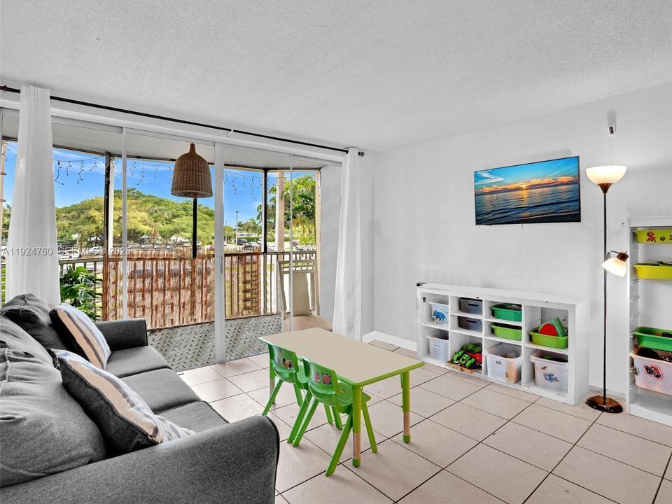 待售: $149,500 (1 贝兹, 1 浴室, 1036 平方英尺)