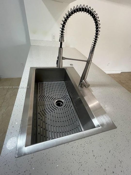 For Rent: $2,799 (3 beds, 2 baths, 1270 Square Feet)