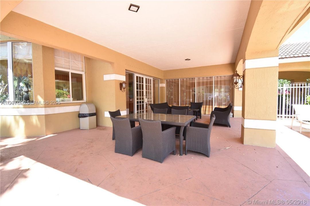 For Rent: $2,799 (3 beds, 2 baths, 1270 Square Feet)