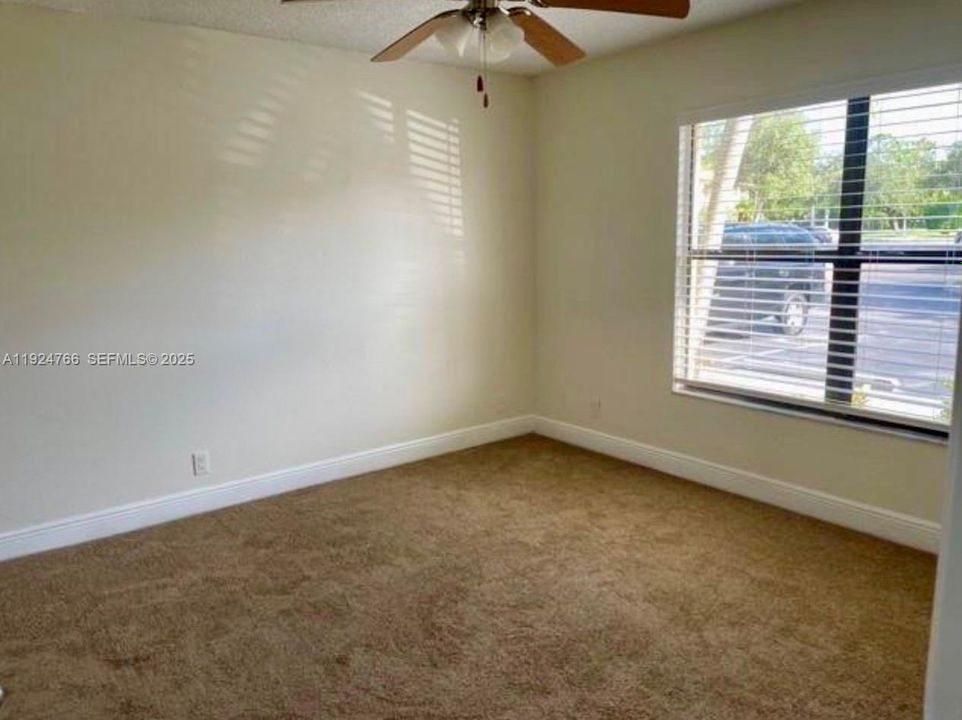 For Rent: $1,650 (1 beds, 1 baths, 700 Square Feet)