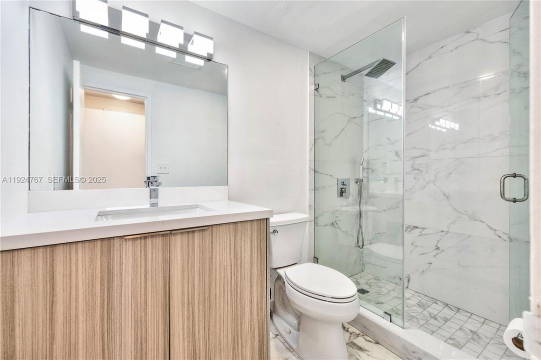 На продажу: $595,000 (2 спален, 2 ванн, 1323 Квадратных фут)