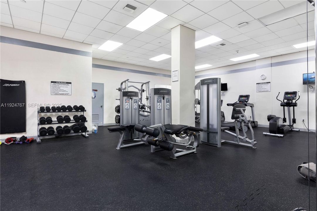 На продажу: $595,000 (2 спален, 2 ванн, 1323 Квадратных фут)