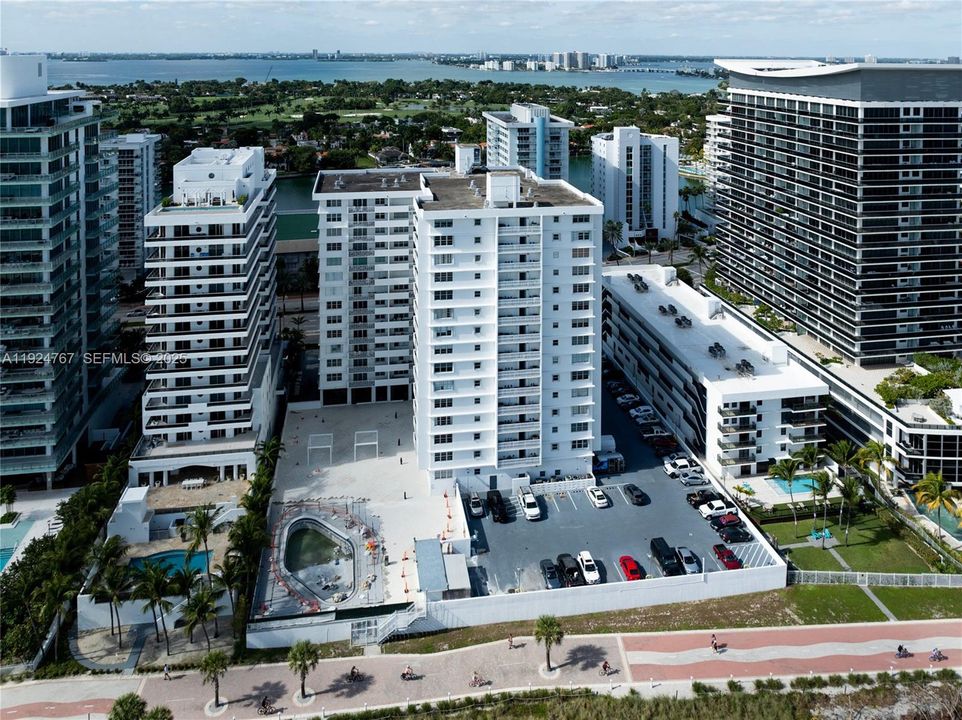 На продажу: $595,000 (2 спален, 2 ванн, 1323 Квадратных фут)