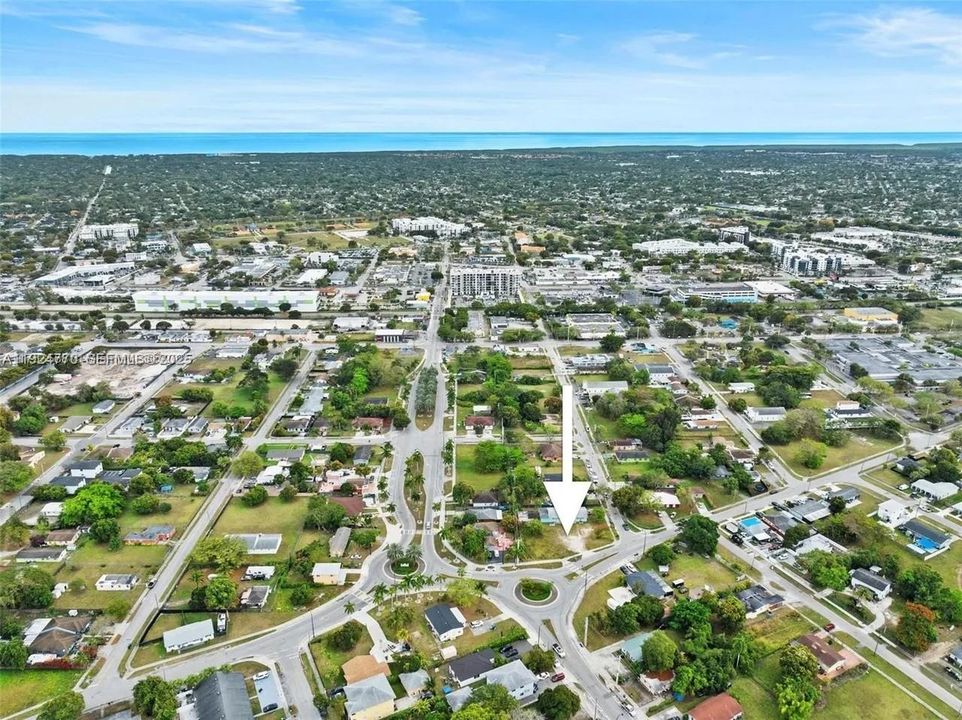 На продажу: $590,000 (0.30 acres)