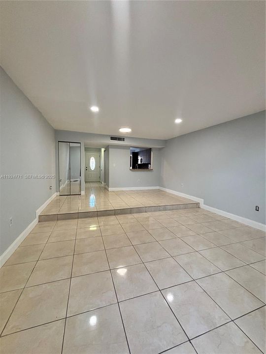 For Rent: $2,600 (2 beds, 1 baths, 1140 Square Feet)