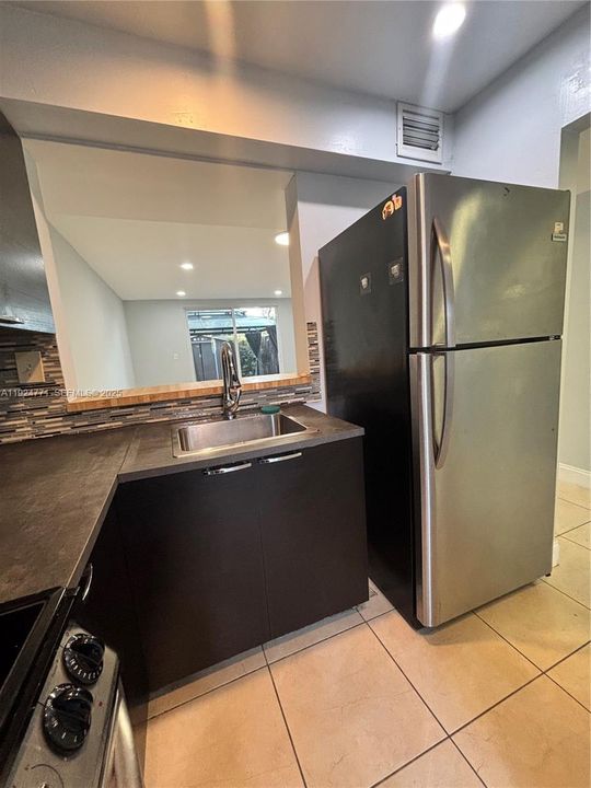 For Rent: $2,600 (2 beds, 1 baths, 1140 Square Feet)