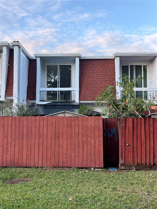 For Rent: $2,600 (2 beds, 1 baths, 1140 Square Feet)