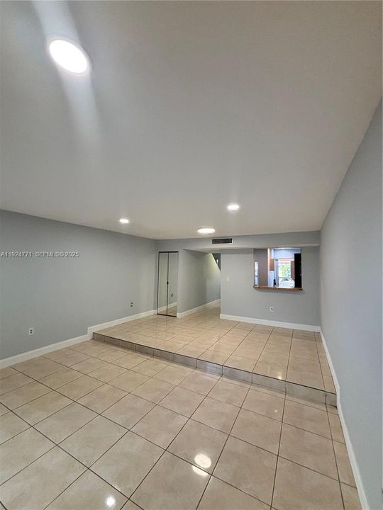 For Rent: $2,600 (2 beds, 1 baths, 1140 Square Feet)