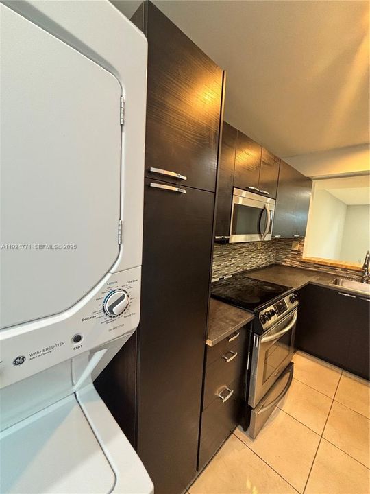 For Rent: $2,600 (2 beds, 1 baths, 1140 Square Feet)