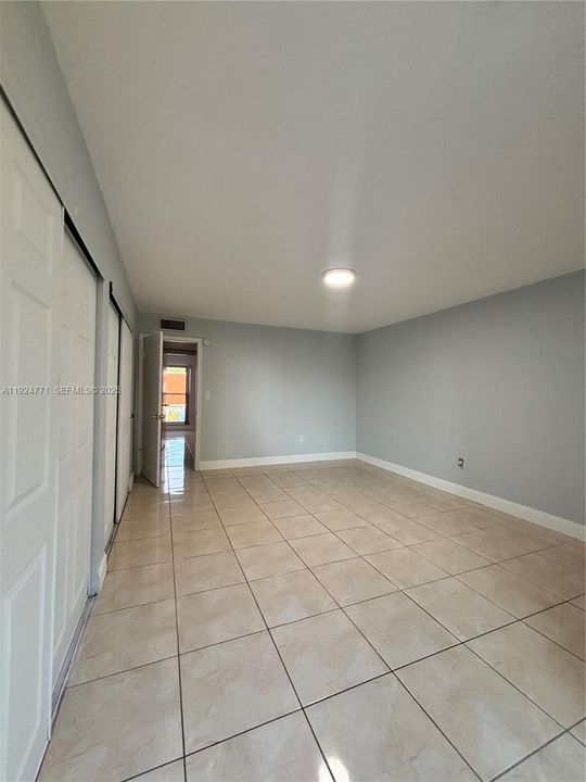 For Rent: $2,600 (2 beds, 1 baths, 1140 Square Feet)