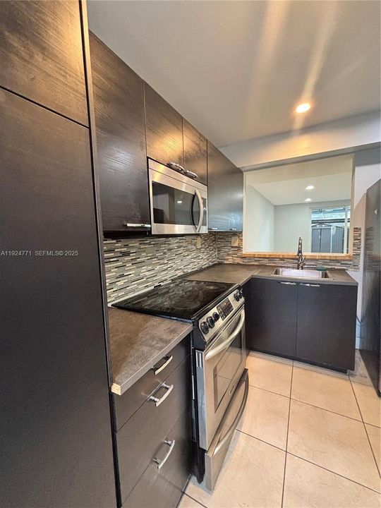 For Rent: $2,600 (2 beds, 1 baths, 1140 Square Feet)