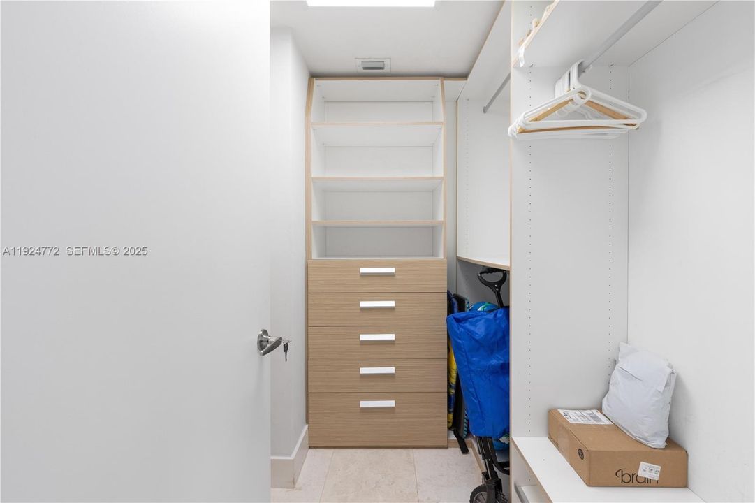 出租: $7,850 (3 贝兹, 3 浴室, 2088 平方英尺)