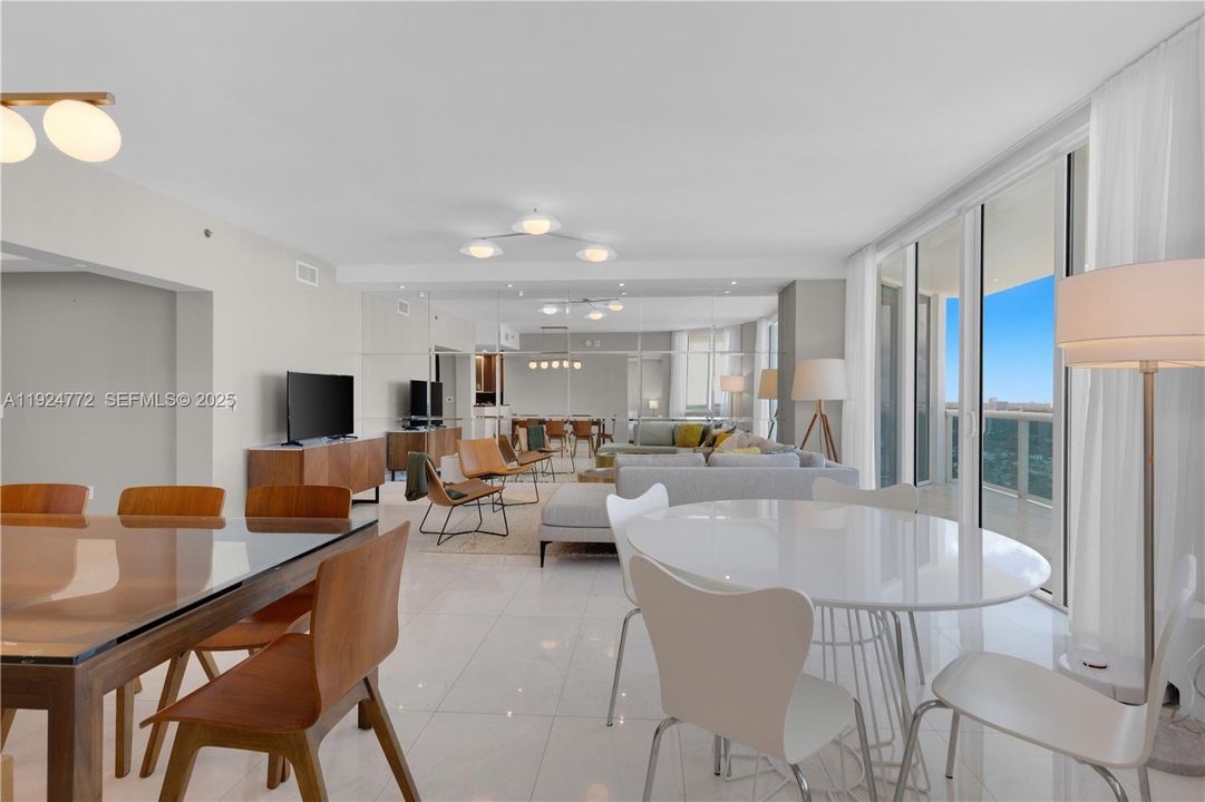 出租: $7,850 (3 贝兹, 3 浴室, 2088 平方英尺)