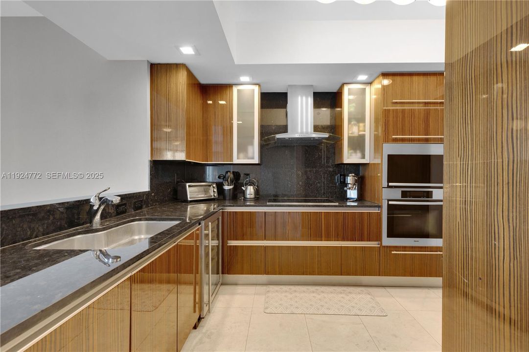 出租: $7,850 (3 贝兹, 3 浴室, 2088 平方英尺)