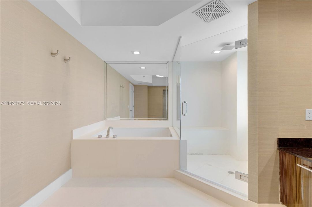 出租: $7,850 (3 贝兹, 3 浴室, 2088 平方英尺)