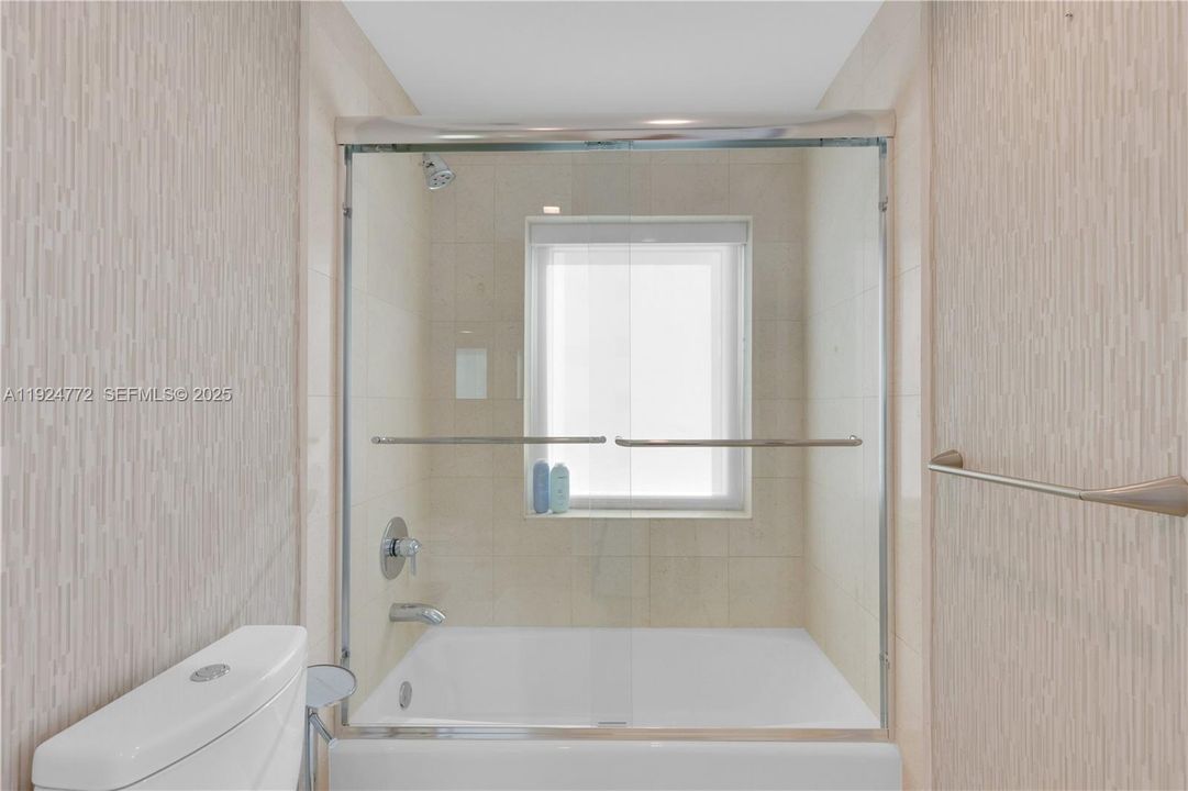 出租: $7,850 (3 贝兹, 3 浴室, 2088 平方英尺)