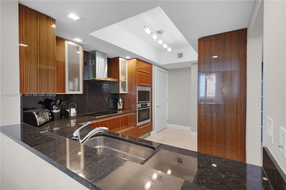 出租: $7,850 (3 贝兹, 3 浴室, 2088 平方英尺)