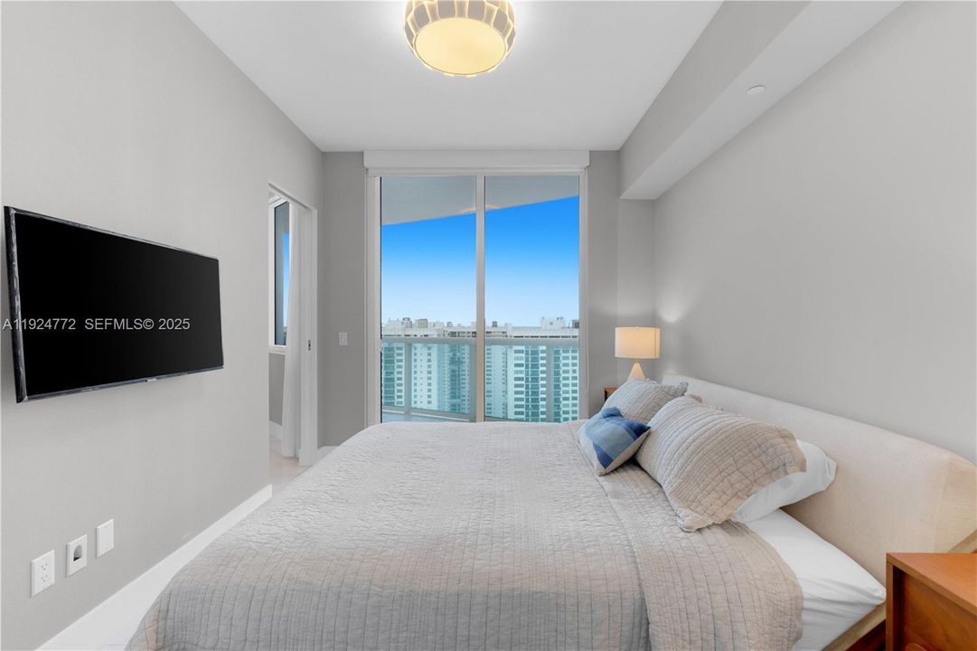 出租: $7,850 (3 贝兹, 3 浴室, 2088 平方英尺)