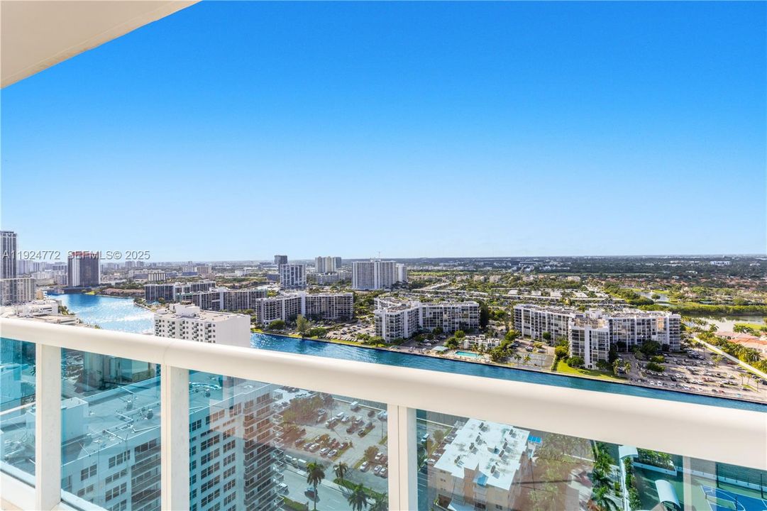 出租: $7,850 (3 贝兹, 3 浴室, 2088 平方英尺)