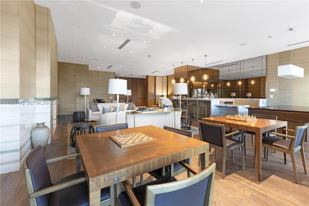 出租: $7,850 (3 贝兹, 3 浴室, 2088 平方英尺)