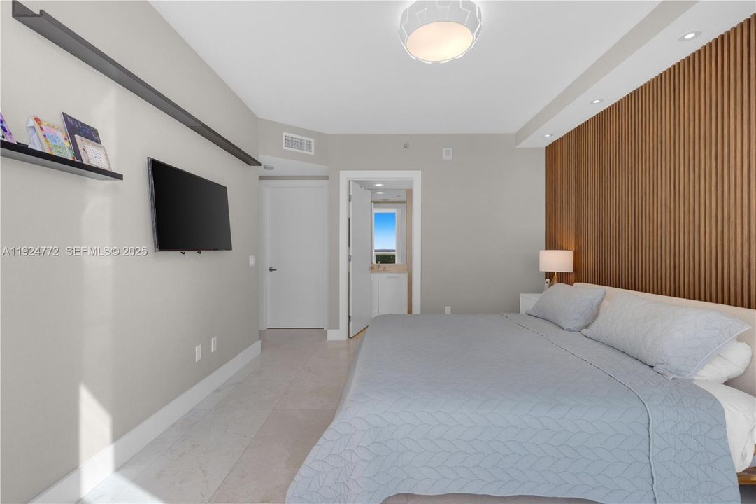 出租: $7,850 (3 贝兹, 3 浴室, 2088 平方英尺)