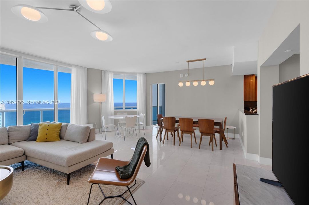 出租: $7,850 (3 贝兹, 3 浴室, 2088 平方英尺)