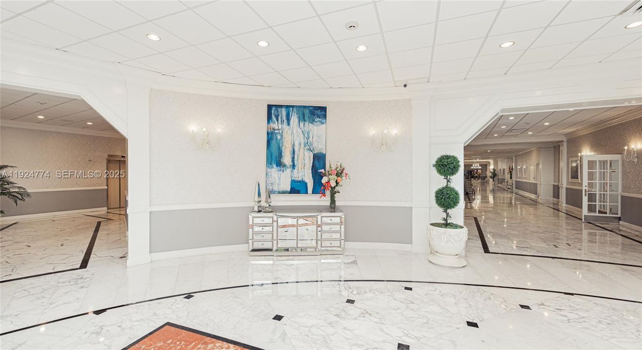 For Rent: $2,150 (1 beds, 1 baths, 900 Square Feet)