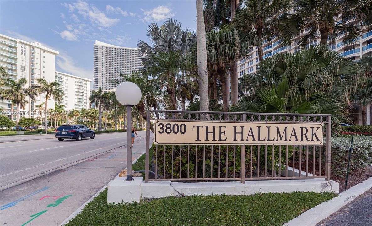 For Rent: $2,150 (1 beds, 1 baths, 900 Square Feet)