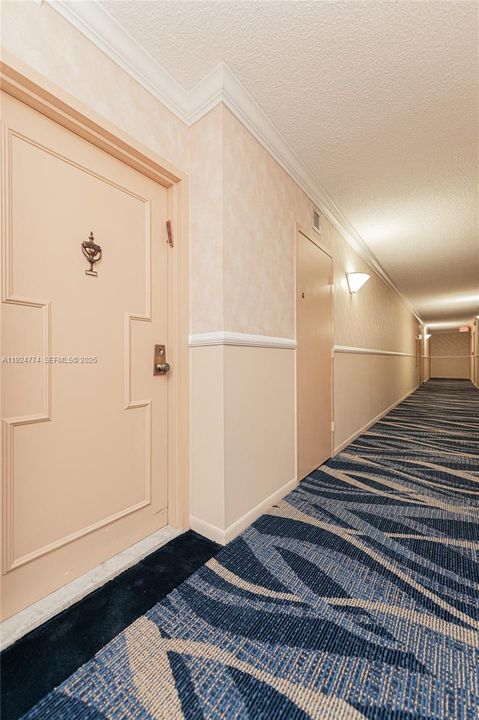 For Rent: $2,150 (1 beds, 1 baths, 900 Square Feet)