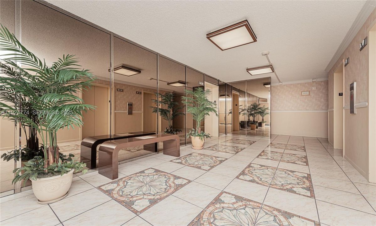 For Rent: $2,150 (1 beds, 1 baths, 900 Square Feet)